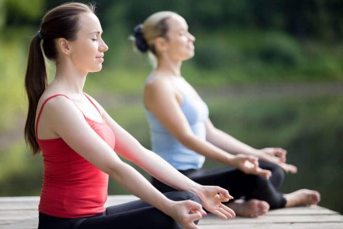 Stress en vermoeidheid te lijf gaan met yoga