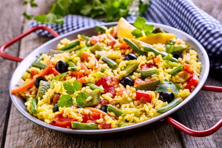 Hoe je vegetarische paella met weinig calorieën maakt