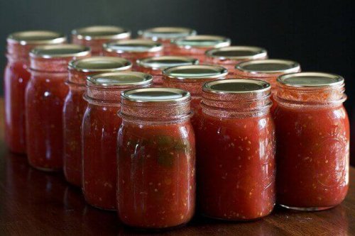 Tomatensaus in potten