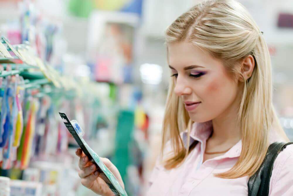 vrouw in een winkel