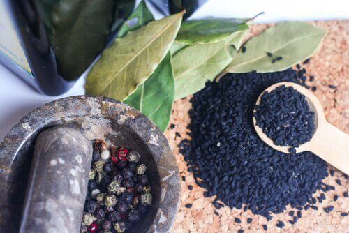 Zwarte komijn is op veel manieren goed voor je haar