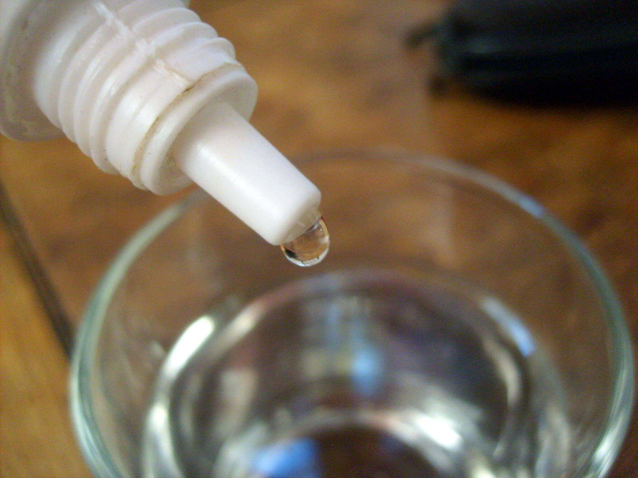 Waterstofperoxide gebruiken bij het verwijderen van oorsmeer