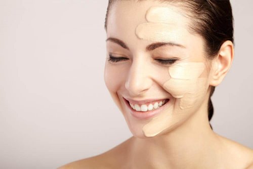 lachende vrouw met make-up
