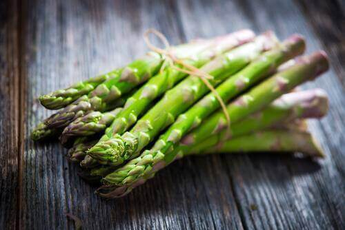 Een bos asperges