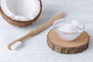 Kokosolie voor het verbeteren van de mondgezondheid