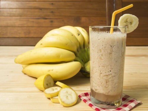 glas smoothie met banaan