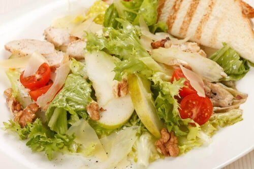 Caesarsalade met appel en mosterd