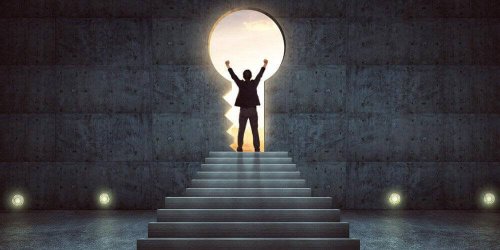 ma strekt zich uit voor een poort