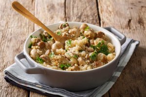 Risotto van quinoa met champignons, kip en prei