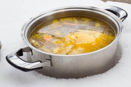 Twee manieren om vetarme bouillon te maken