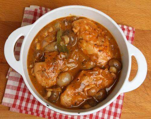 Geglaceerde kip met sherry en champignons