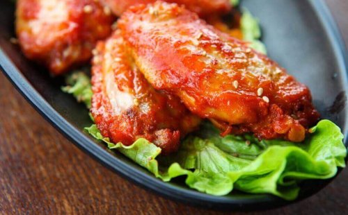 Kippenvleugeltjes met honing en citroen