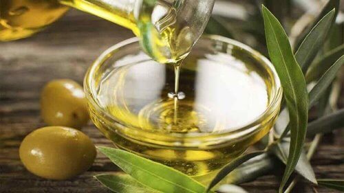 Kom met olijfolie
