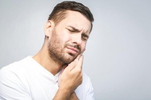 De meest effectieve natuurlijke middelen tegen kiespijn