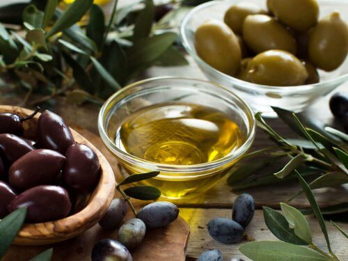 schaaltje met olijfolie