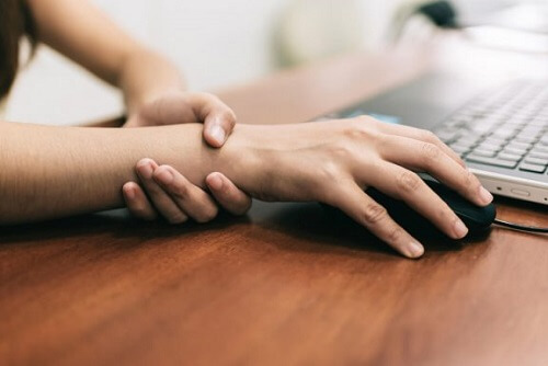 Vijf doeltreffende oefeningen tegen pijn bij carpaletunnelsyndroom