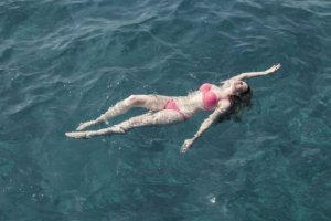 Leer hoe je in de zee moet zwemmen