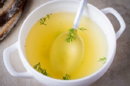 Bouillon van aardappelschil