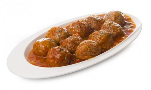 Heerlijke zelfgemaakte gehaktballetjes in Spaanse saus