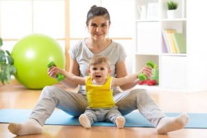 Hoe help je je baby te leren zitten?