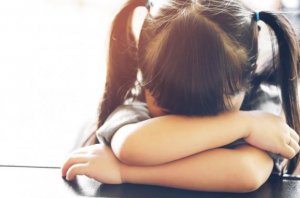 Hoe kun je je kind helpen bij schoolmoeheid?