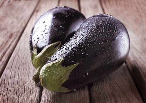 aubergine met groenten en vinaigrette