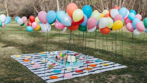 baby showen met ballonnen