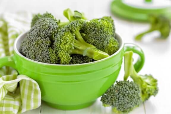 groen schaaltje met broccoli