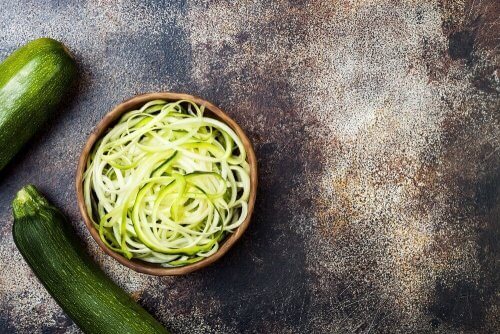 spaghetti van courgette met witte saus