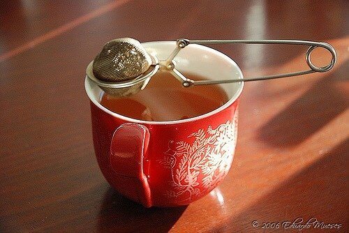 Een kopje rode thee