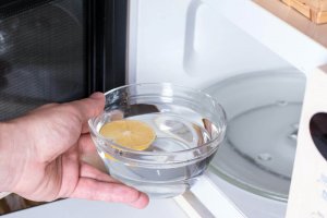 Je fornuis en magnetron natuurlijk schoonmaken