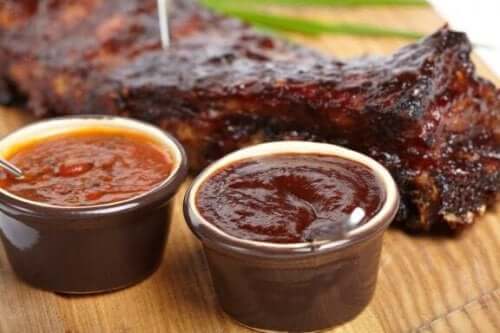 Barbecuesauzen voor bij het vlees: drie recepten
