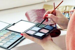 7 giftige ingrediënten om te vermijden in cosmetica