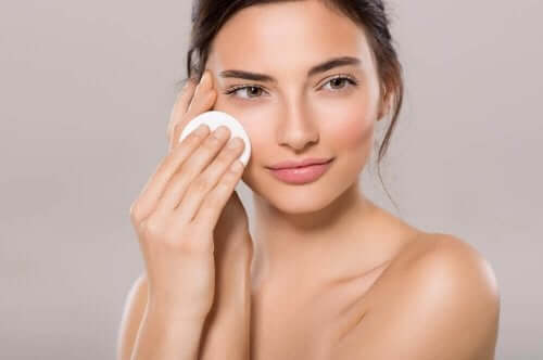 Zeven tips om je huid 's avonds te verzorgen