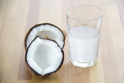 Kokoswater kan helpen tegen cafeïne-ontwenning