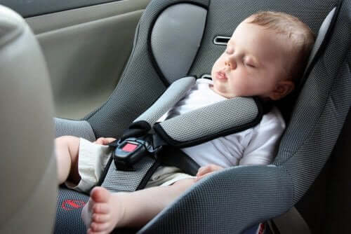 Waarom baby's niet in een autozitje zouden mogen slapen