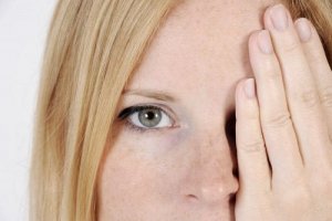 Vijf oorzaken van donkere vlekken in het gezicht