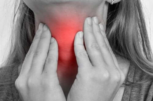 5 remedies om een geïrriteerde keel te kalmeren