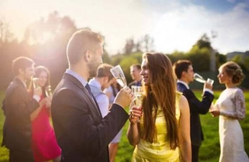Geld besparen op je bruiloft door de gastenlijst klein te houden