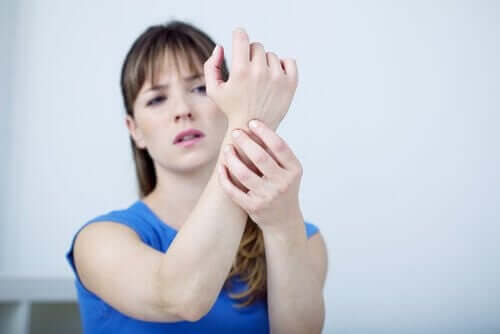 7 remedies om klachten van het carpaletunnelsyndroom te verlichten