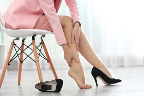 8 tips voor snellere verlichting van gezwollen benen