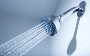 Douchen met koud water