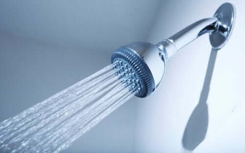 Douchen met koud water
