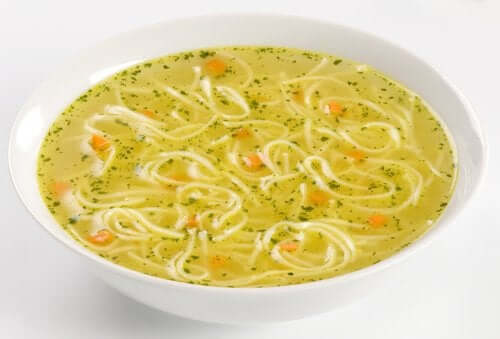 Bouillon met noedels