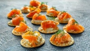 Recept voor blini’s met gerookte zalm en tartaarsaus