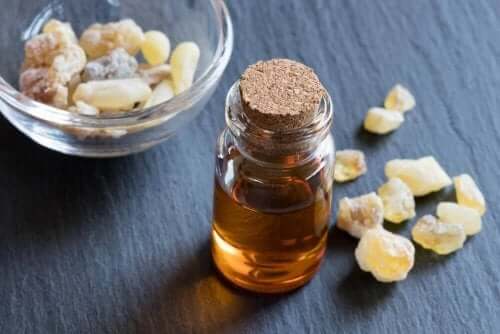 Frankincense etherische olie helpt bij de gezondheid van je mond