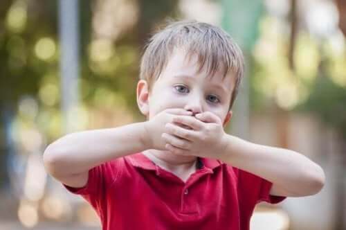 kinderen zwijgen bij mishandeling