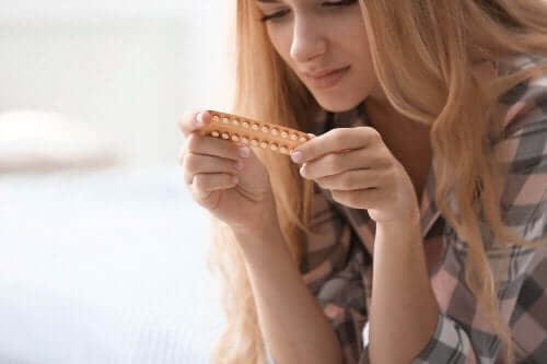 Een vrouw aan de pil