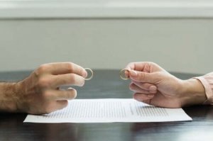 7 tips om een traumatische scheiding te doorstaan