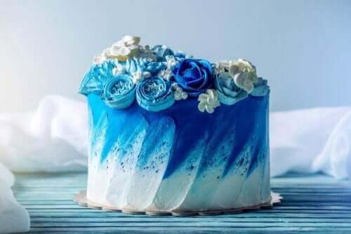 Blauwe taart met roosjes